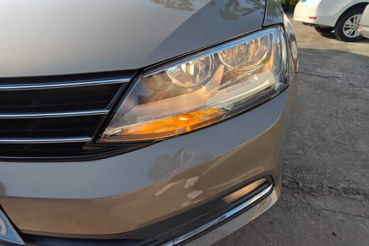 Used Volkswagen Sagitar 2015 1.6L Automatic Comfort Model
