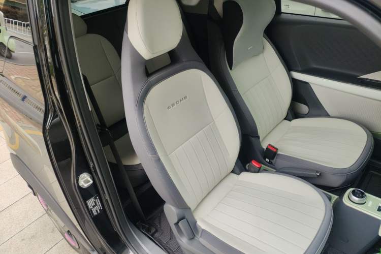 Used Geely Galaxy Panda 2025 210km Panda Kart Right Front Seat