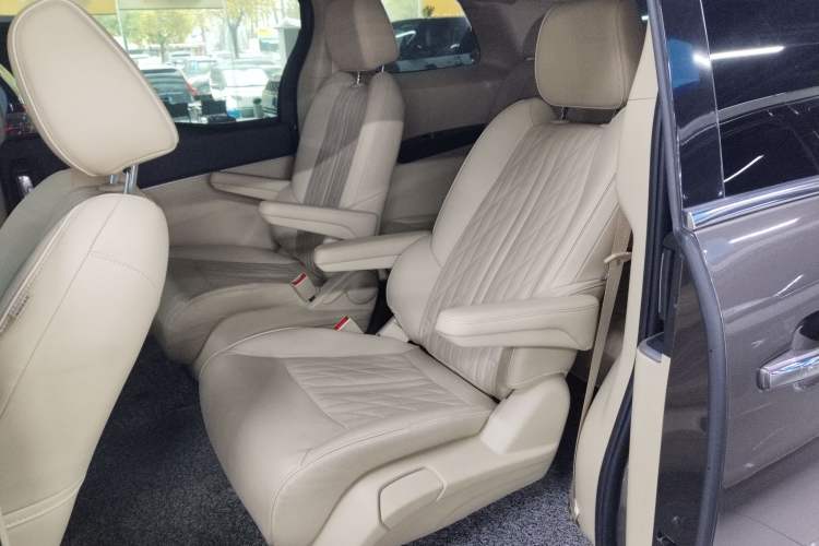 Used Buick GL8 2023 Facelifted Land Cruiser Executive Luxury Version