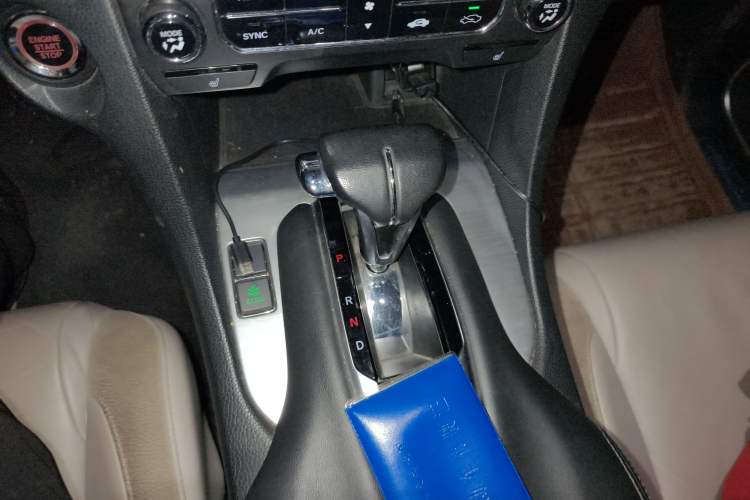 Used Honda Avancier 2017 240TURBO Two-Wheel Drive Premium Edition Gear Lever