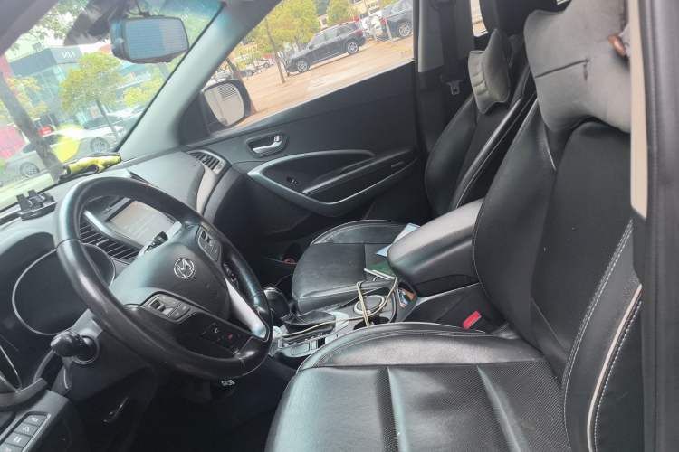 Used Hyundai Santa Fe 2017 2.0T Automatic Two-Wheel Drive Smart Version 7 Seats
