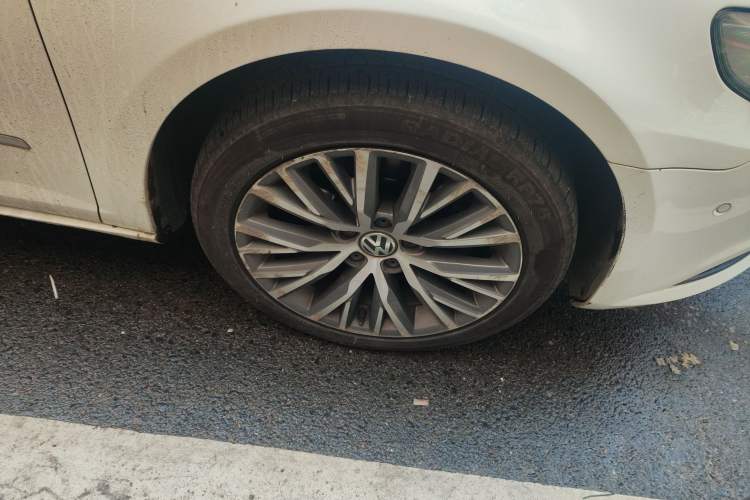 Used Volkswagen FAW-Volkswagen CC 2016 1.8TSI Luxury Model Right Front Wheel Hub