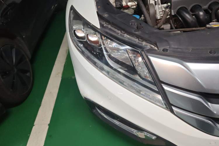 Used Honda Crosstour 2014 2.4L Luxury Edition Right Front Headlight