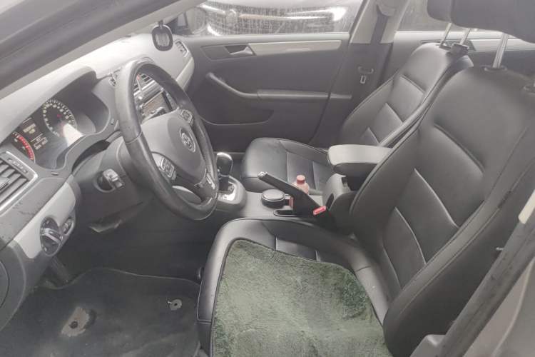 Used Volkswagen Sagitar 2014 1.4TSI Automatic Luxury Model Left Front Seat