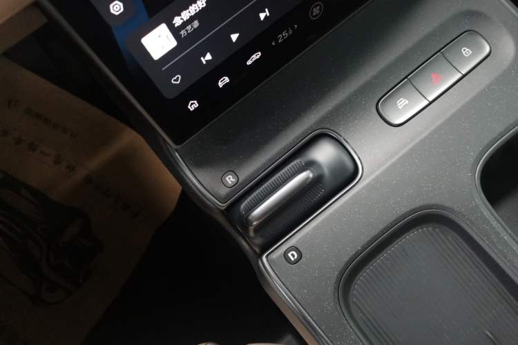 Used Nio ET5 2024 100 kWh Gear Lever