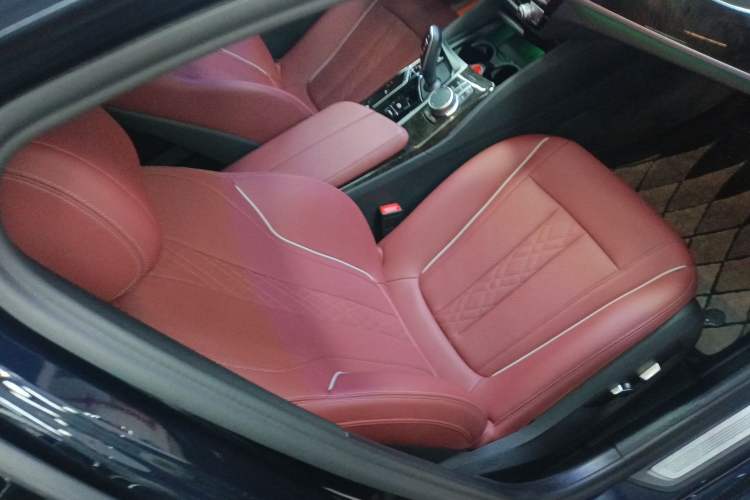 Used BMW 5 Series 2022 Second Facelift 525Li M Sport Package Right Front Seat