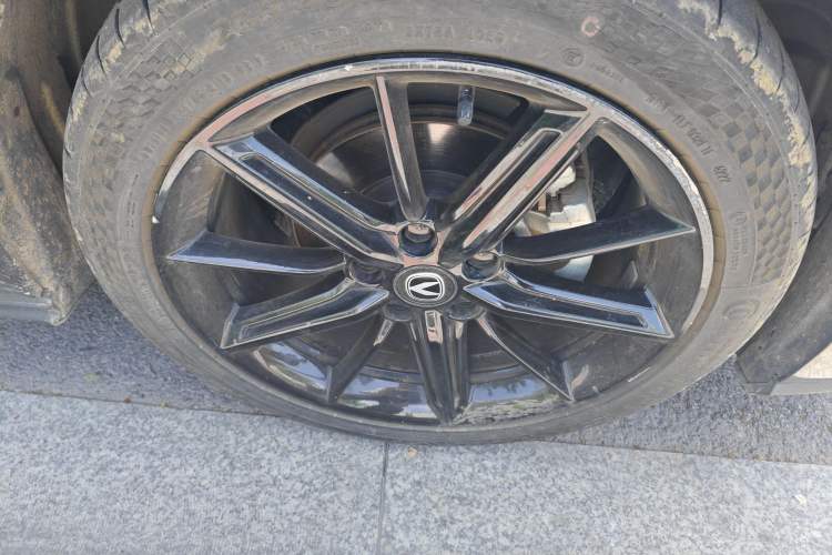 Used CHANGAN UNI-V 2022 1.5T Prestige Version Right Front Wheel Hub