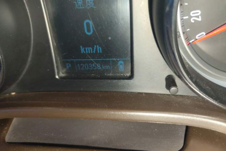 Used Buick Regal 2012 2.4L SIDI Elite Edition Odometer Close Up