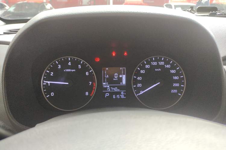 Used Hyundai ix25 2015 1.6L Automatic Two-Wheel-Drive Deluxe DLX Model