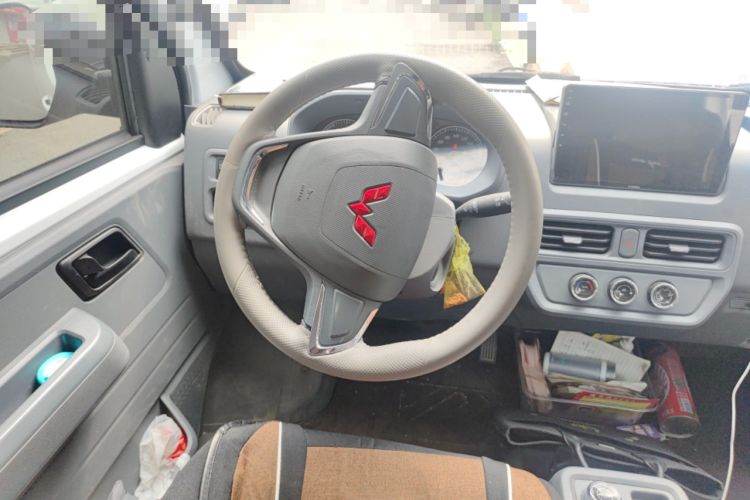 Used Wuling Yangguang 2024 300KM Comfort Version Passenger Van 75kW