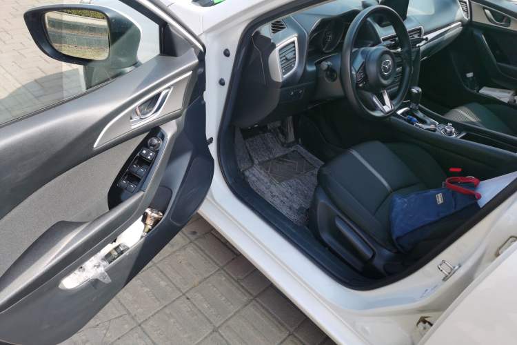 Used Mazda 3 Axela 2019 Cloud-Controlled Edition Hatchback 1.5L Automatic Luxury Model China VI Standard
