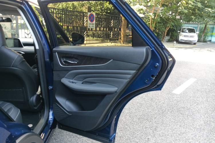 Used Venucia V 2023 260T Idol Edition Pro