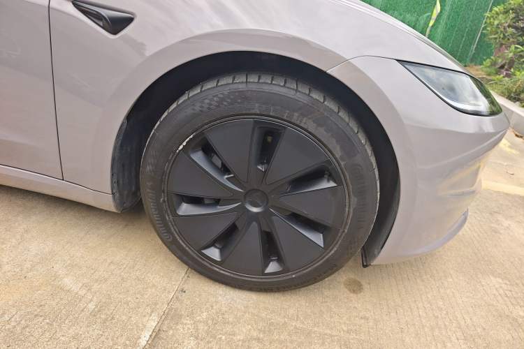 Used Tesla Model 3 2023 Long-Range All-Wheel-Drive Version Right Front Wheel Hub