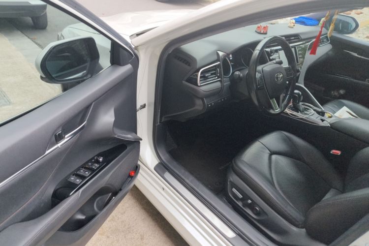 Used Toyota Camry 2018 2.0G Luxury Edition
