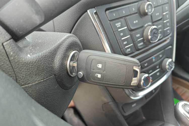 Used Buick Encore 2015 1.4T Automatic Two-Wheel Drive Urban Elite Version Vehicle Key