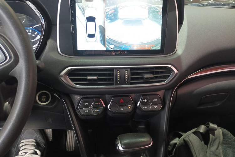 Used GAC Trumpchi GS4 2018 235T Automatic Two-Wheel Drive Elite Edition Audio And AC Panel