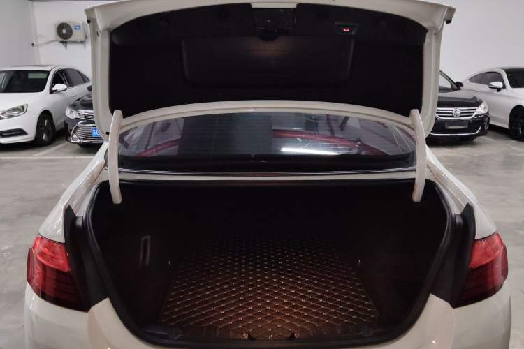 Used BMW 5 Series 2017 525Li Leading Model Trunk