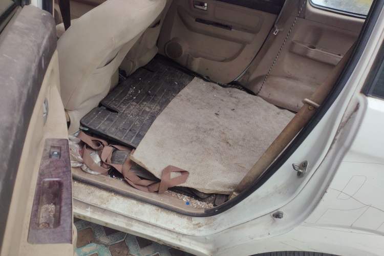 Used BAIC Weiwang M20 2014 1.5L Basic Version BJ415B Left Rear Seat