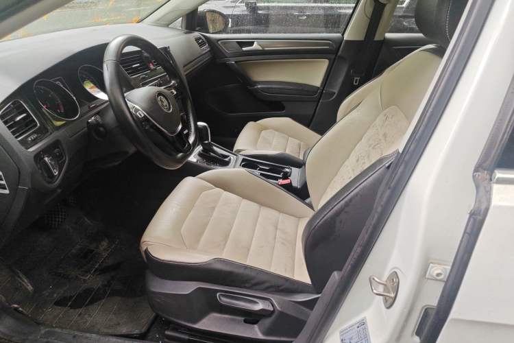 Used Volkswagen Golf 2017 230TSI Automatic Luxury Million-Vehicle Commemorative Edition Left Front Seat