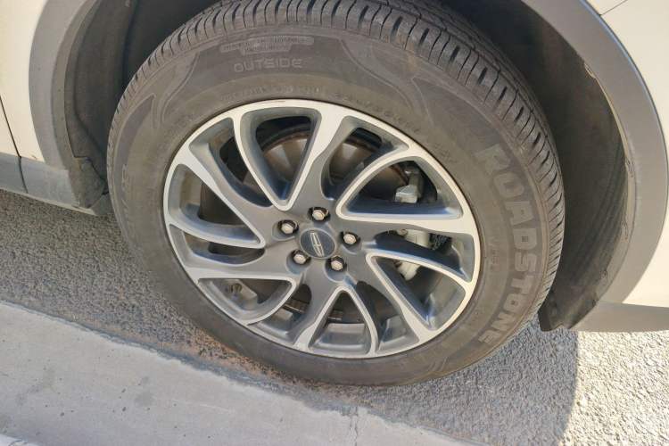 Used Lincoln Corsair 2022 2.0T Two-Wheel Drive Deluxe Edition Right Front Wheel Hub