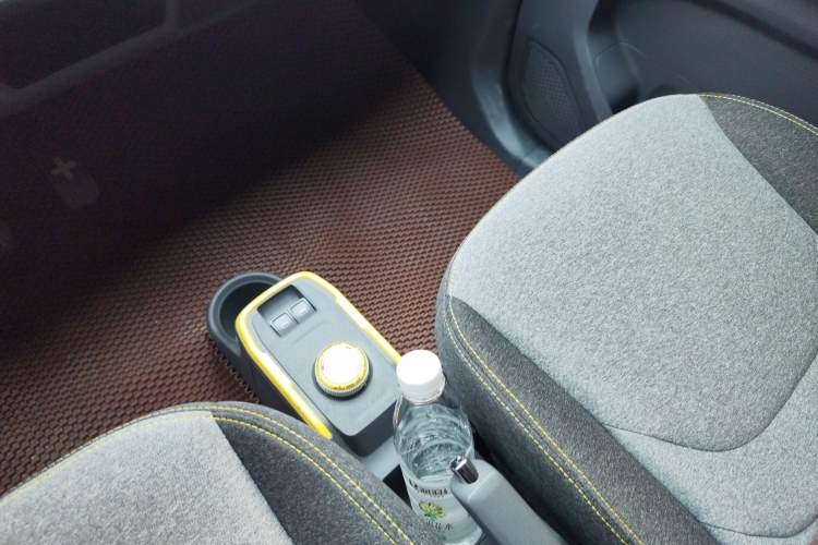 Used Chery QQ Ice Cream 2022 170km Sundae Phosphate Lithium-Ion Gear Lever