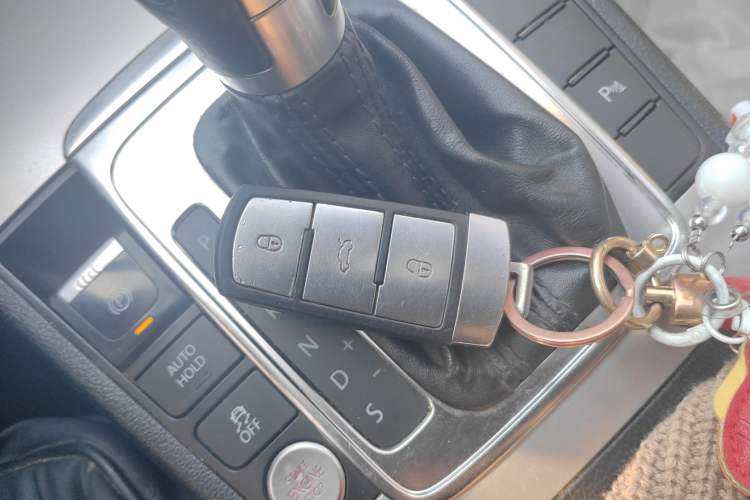 Used Volkswagen Magotan 2015 Facelift 1.8TSI Luxury Model Vehicle Key