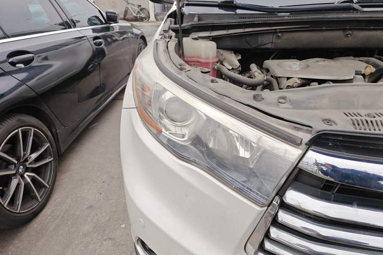 Used Toyota Highlander 2017 2.0T Two-Wheel Drive Luxury Edition 7 Seats Right Front Headlight