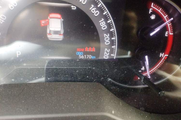 Used Toyota RAV4 2022 2.0L CVT Two-Wheel Drive Fashion Edition Odometer Close Up