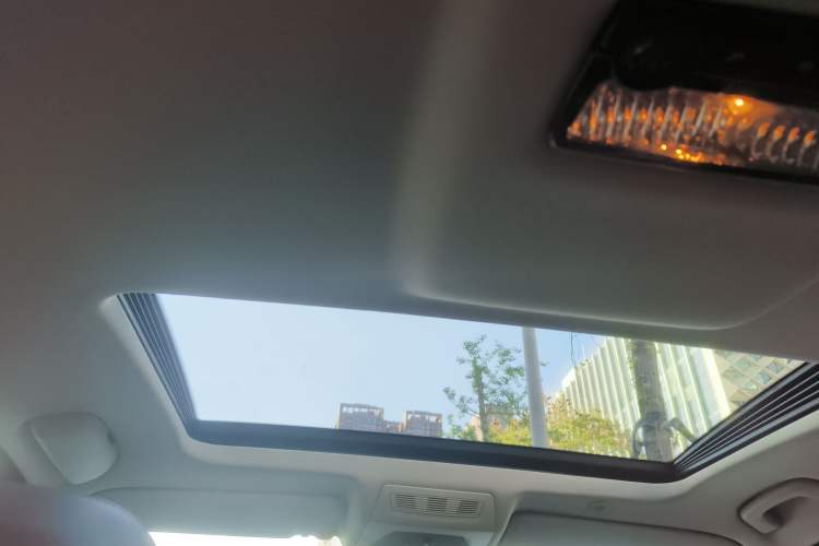 Used BMW 5 Series 2014 525Li Luxury Design Package
