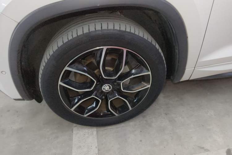 Used Skoda Kodiaq GT 2019 TSI330 Two-Wheel-Drive Luxury Edition China VI Standard Exterior 4