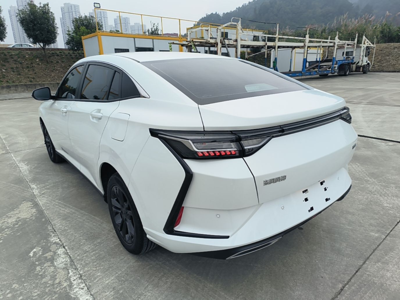 Dongfeng Aeolus Yixuan 2025 1.5L Automatic Luxury Version - Luxury — снимка 4