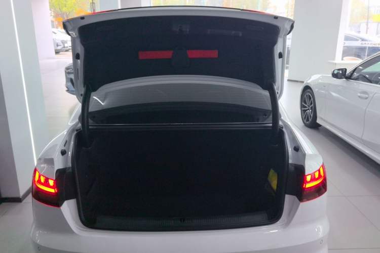 Used Audi A4L 2025 2 Million Units Enjoyment Version 40 TFSI Luxury Dynamic Edition
