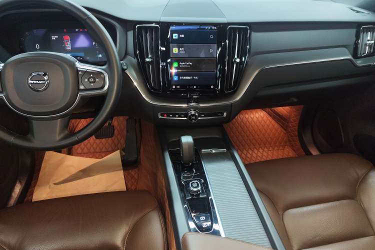 Used Volvo XC60 2024 B5 4x4 Smart Luxury Edition Gear Lever