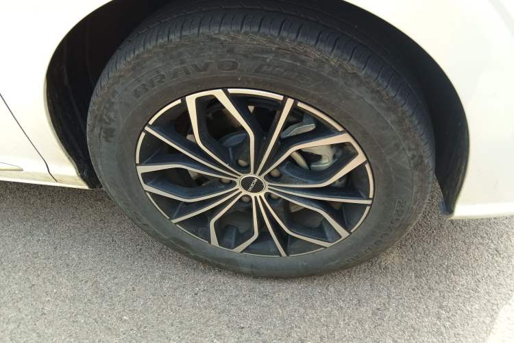 Used Roewe iMAX8 New Energy 2025 1.5T DMH Lu Zun Deluxe Edition Right Front Wheel Hub