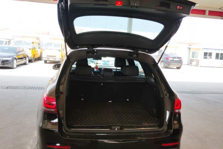 Used Mercedes-Benz GLC 2020 GLC 300 L 4MATIC Dynamic Edition
