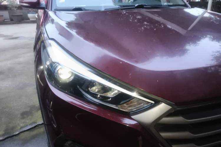 Used Hyundai Tucson 2015 1.6T Dual-Clutch Two-Wheel-Drive Smart Model Right Front Headlight