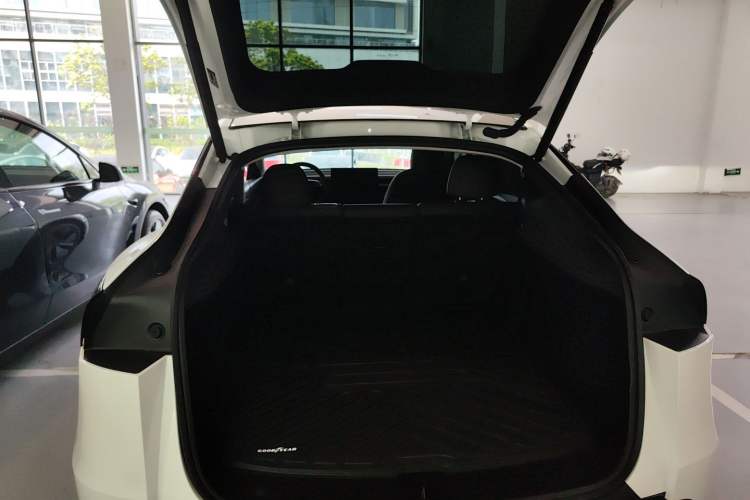 Used Tesla Model Y 2025 Rear-Wheel Drive First Edition