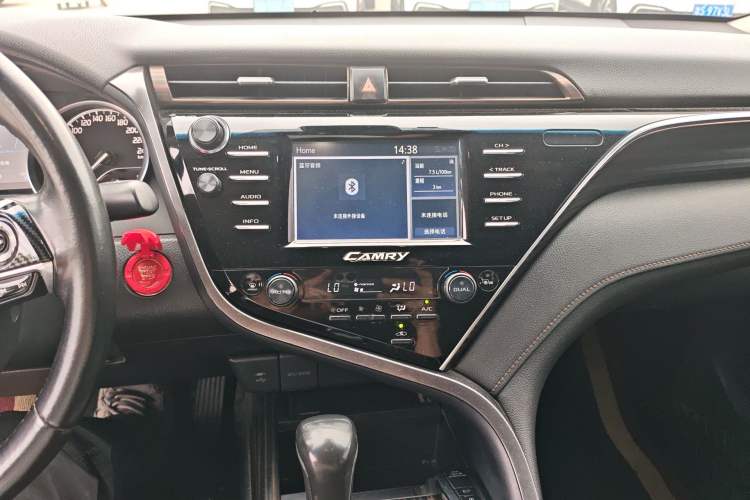 Used Toyota Camry 2018 2.0G Luxury Edition Audio And AC Panel