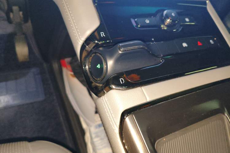 Used Nio ES8 2022 100 kWh Six-Seater Version Gear Lever