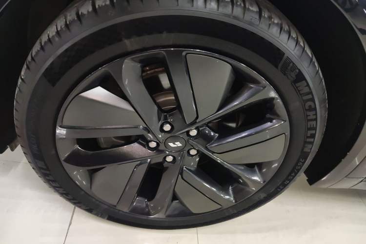 Used Li Auto L8 2024 Max Exterior 4