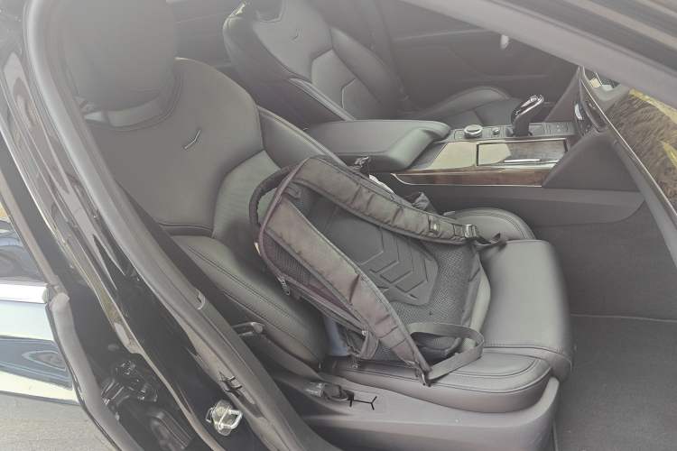 Used Cadillac CT6 2022 28T Fashion Edition Right Front Seat