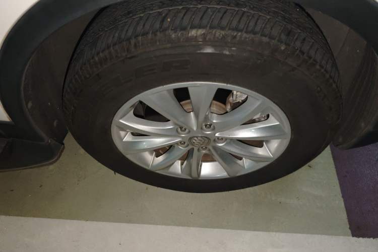 Used Buick Envision 2016 28T Four-Wheel Drive Elite Version Right Front Wheel Hub