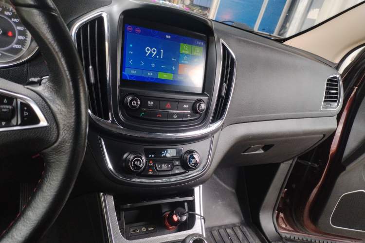 Used Baojun 560 2016 1.8L Manual Luxury Edition Audio And AC Panel