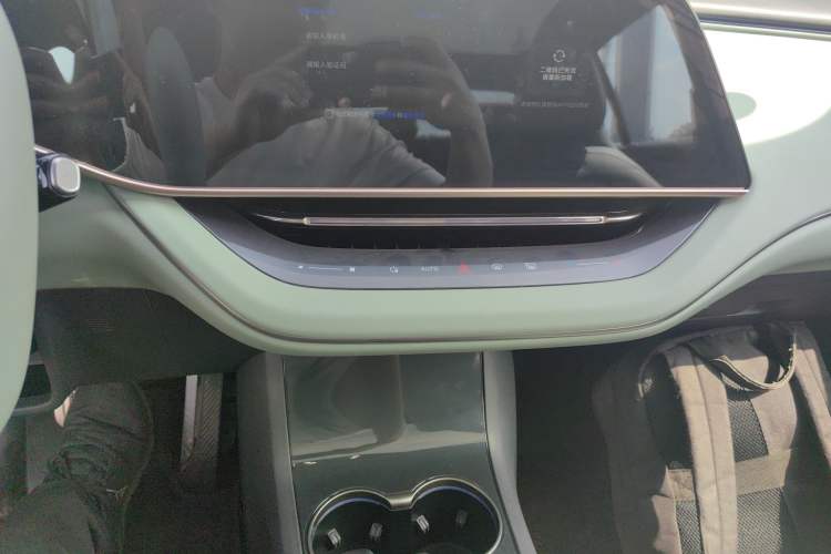 Used Hongqi EH7 2024 690 Pro Audio And AC Panel