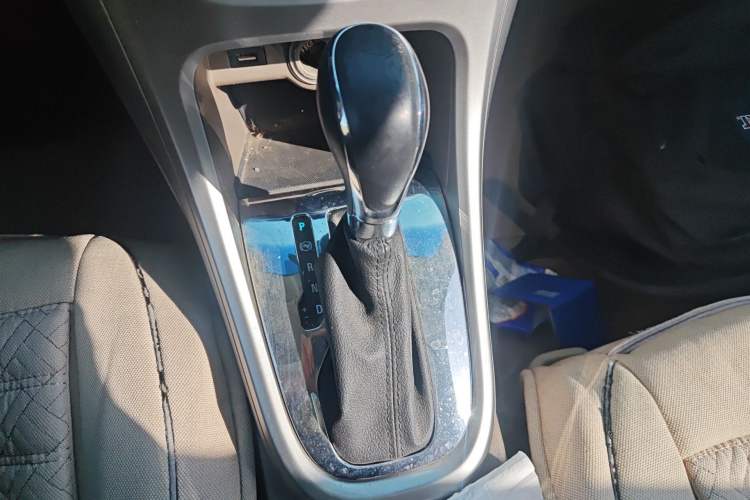 Used Buick GT 2013 GT 1.6L Automatic Fashion Edition Gear Lever