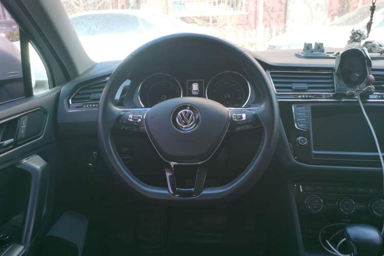 Used Volkswagen Tiguan L 2018 330TSI Automatic Two-Wheel Drive Luxury Edition Steering Wheel