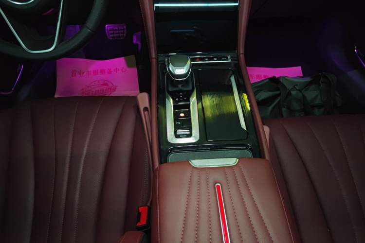 Used Hongqi H5 2024 2.0T Automatic Smart Connect Flagship Edition Gear Lever