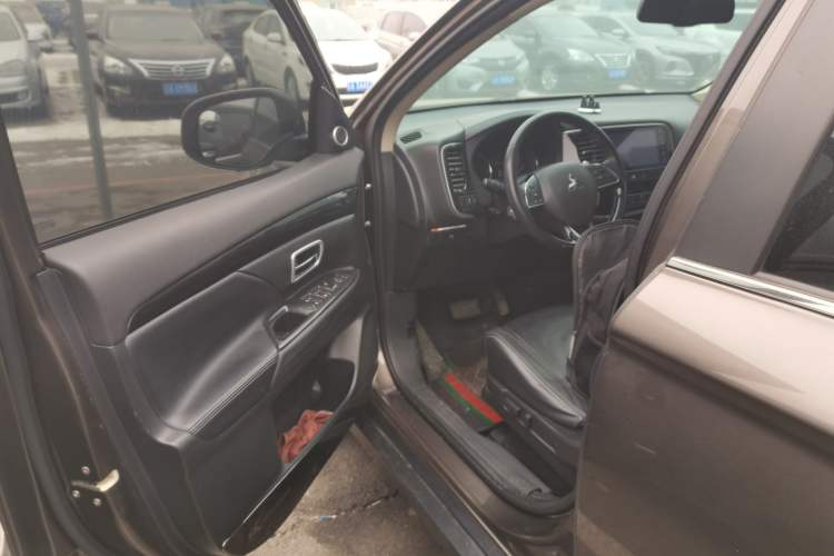 Used Mitsubishi Outlander 2018 2.4L 4x4 Luxury Edition 7-Seater