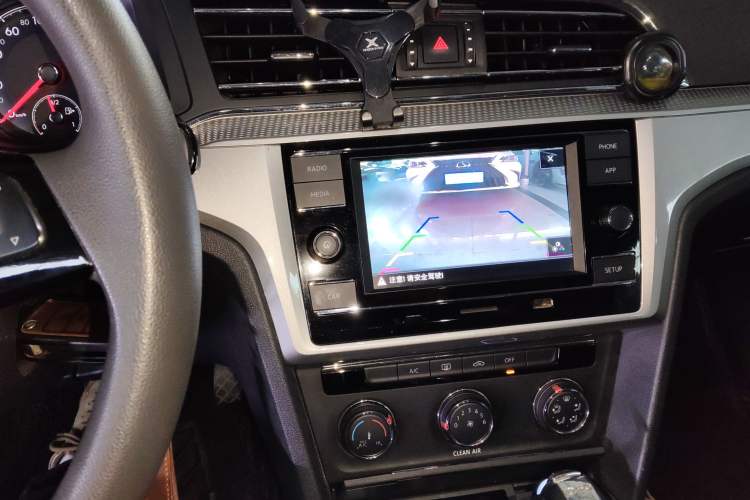 Used Volkswagen Lamando 2019 230TSI DSG Fashion Edition China VI