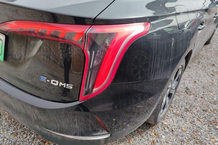 Used Hongqi E-QM5 2021 Charging Version Flagship Edition Exterior 3